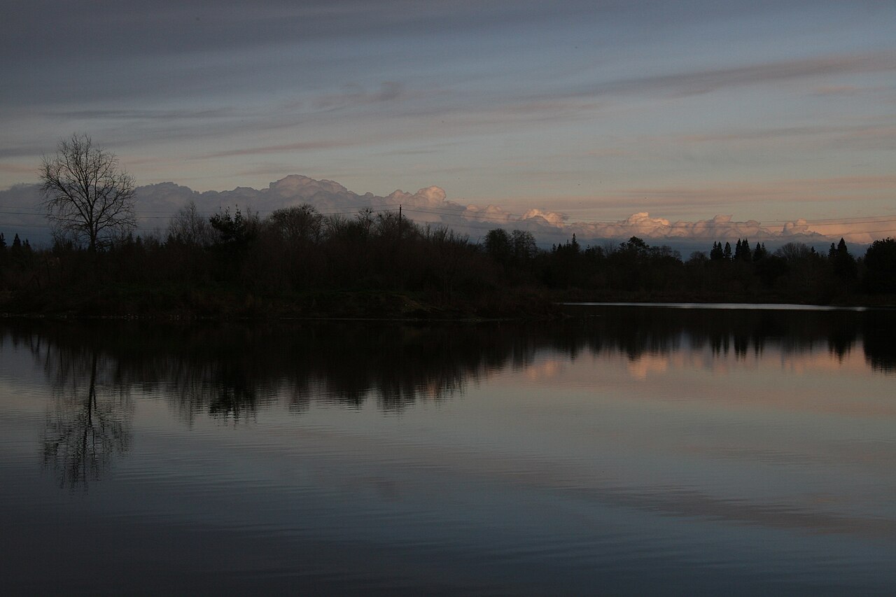 Evening light on the Lower American River at William Pond Park